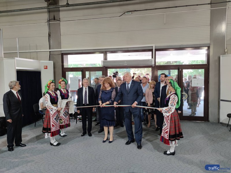 Вицепрезидентът, еврокомисар и министри откриха голямо социално изложение в Пловдив