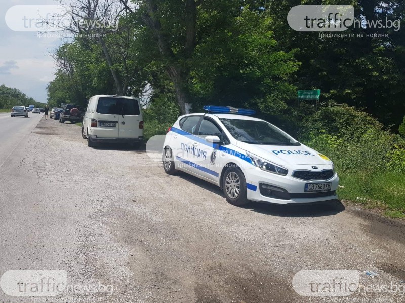 Двама младежи задигнаха микробус край Пещера