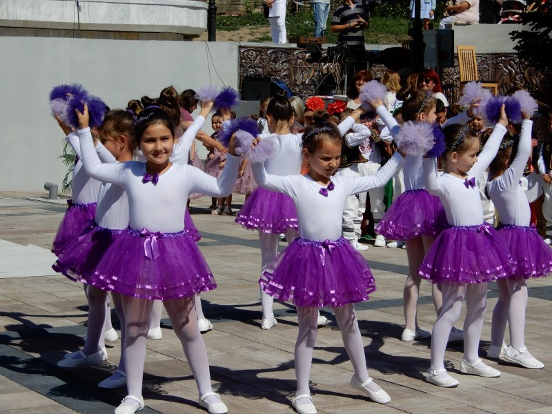 Песни, танци, ритуали на празника на лавандулата в Карлово