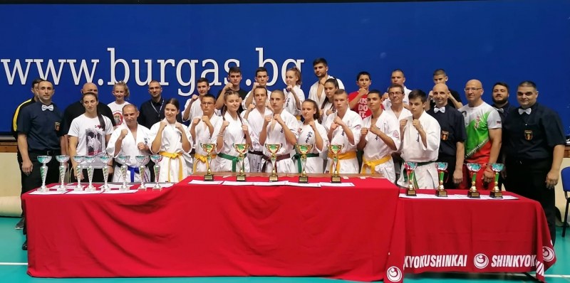 Каратеки от Пловдив взеха 15 медала на международен турнир