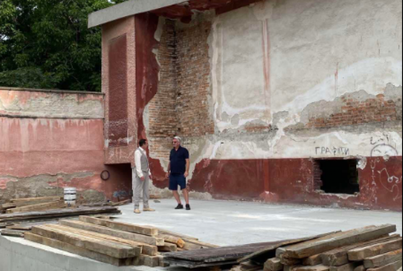 Мечтаният ремонт на лятното кино в Стамболийски започна