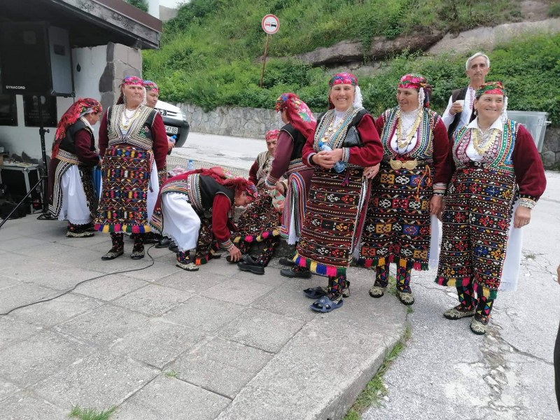 Свеженци уважиха празник в село Полковник Серафимово