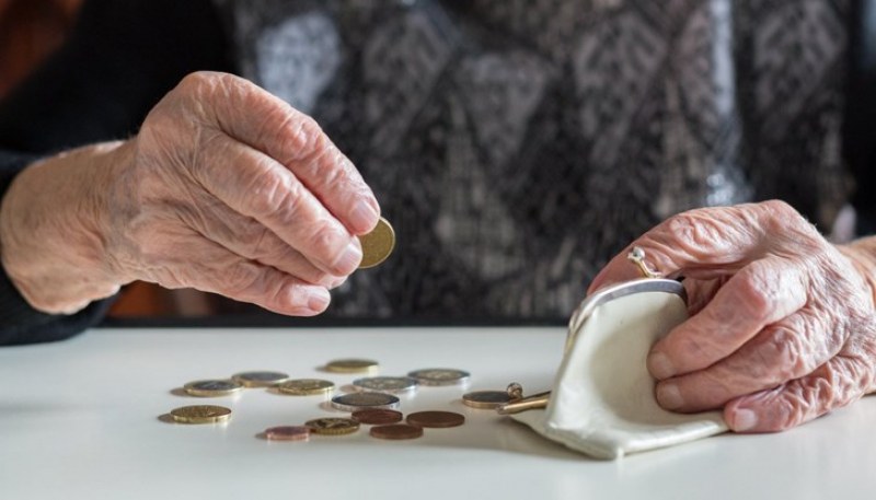 Увеличават социалната пенсия за старост