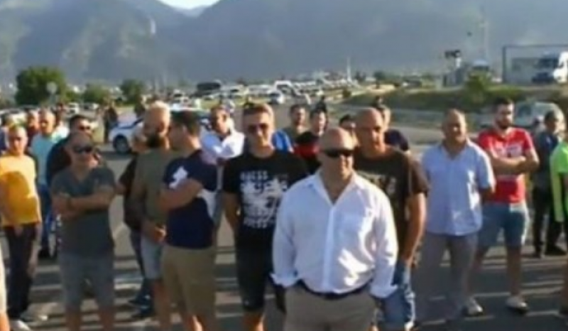 Протестиращи блокираха тази сутрин главния път Пловдив-Карлово