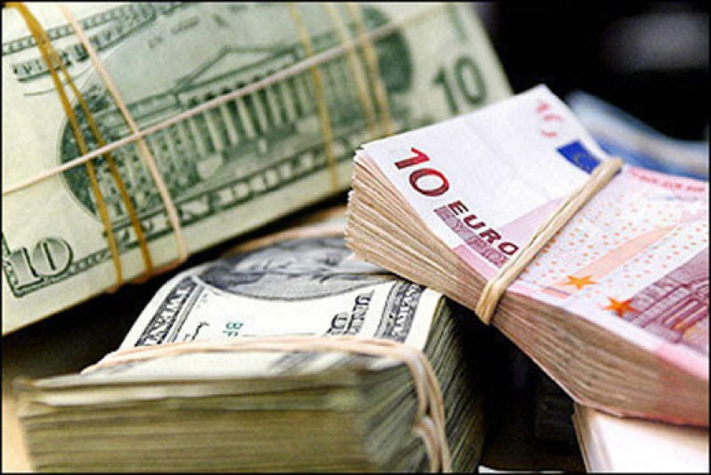 Еврото с рекорден срив спрямо долара от 20 години насам