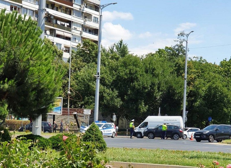 Две коли катастрофираха край Панаира Две коли катастрофираха край Панаира