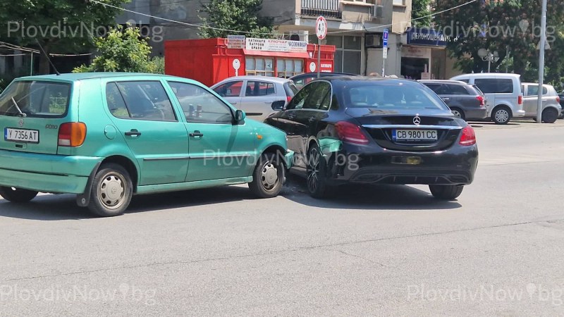 Коли се удариха в Кършияка заради забранен завой