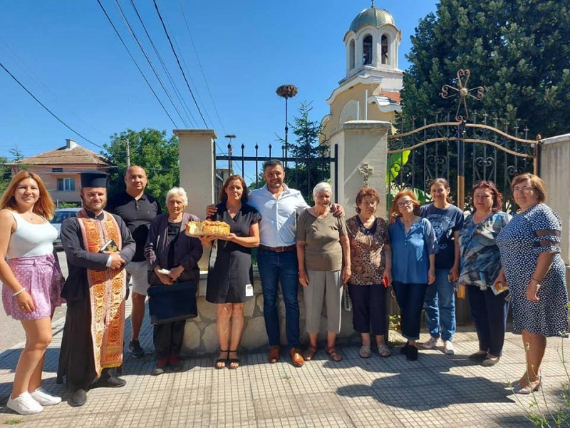 Нови бордюри, тротоари и асфалт правят на улица в Кадиево