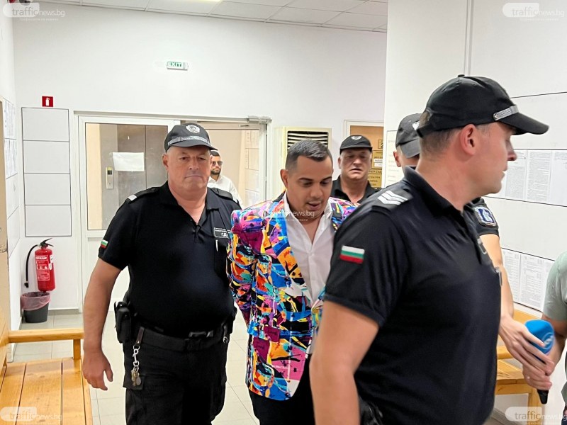 Докараха с белезници в съда Сергей, измамил хора в Пловдив и Асеновград