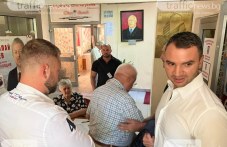 Екшън! Гавази на Нинова завардиха централата на БСП – Пловдив, пускат само „правилните” хора ekshan-gavazi-ninova-zavardiha-106.jpg