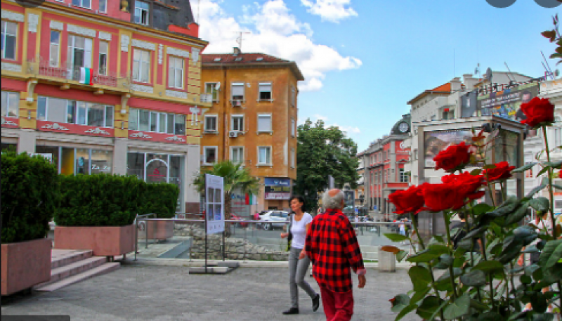 Слънчев и все още не много горещ вторник в Пловдив