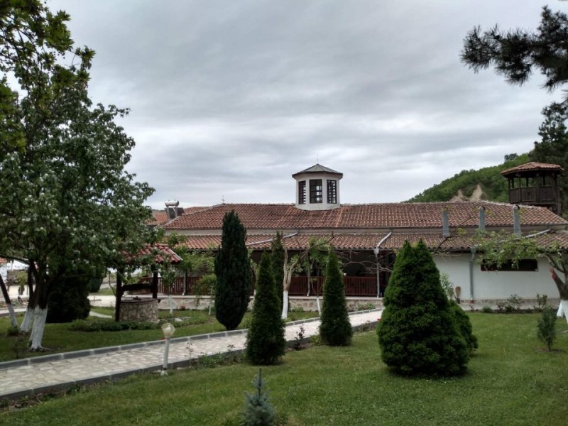 Крадци посегнаха на църквата на Преподобна Стойна