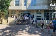 Поредно лято чакаме с часове пред паспортните служби в Пловдив poredno-liato-chakame-chasove-pred-800.jpg