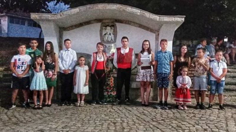 Карловското село Горни Домлян почете паметта на Левски