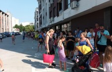 opashki-se-viiat-pred-baseinite-plovdiv-515.jpg