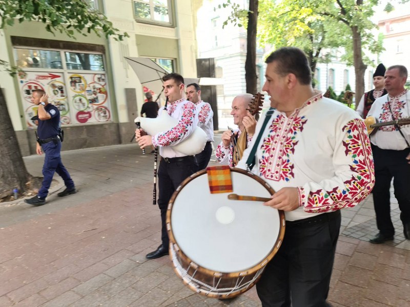 Фолклорният фестивал разлюля Пловдив