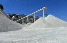 ot-kade-shte-se-dobiva-inerten-material-220.jpg