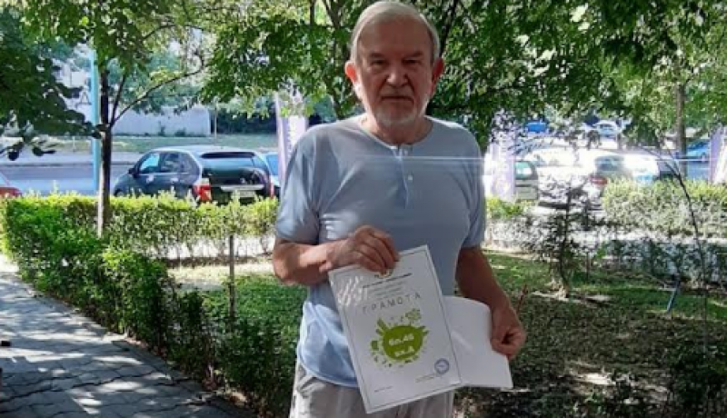 Пловдивчанин преобрази пространството пред блока си със зеленина, наградиха го