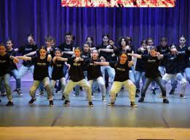 Спектакълът “Домино“ в Пловдив -  участват над 30 подраствящи танцьори