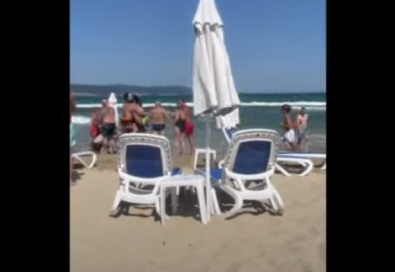 Екшън на родното море! Спасители пребиха полски туристи