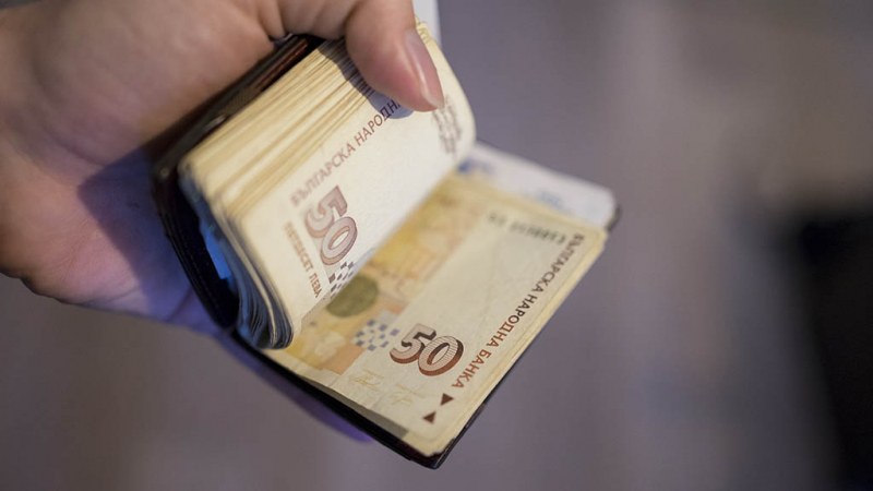 Едва половината от работодателите у нас са увеличили заплатите на служителите си