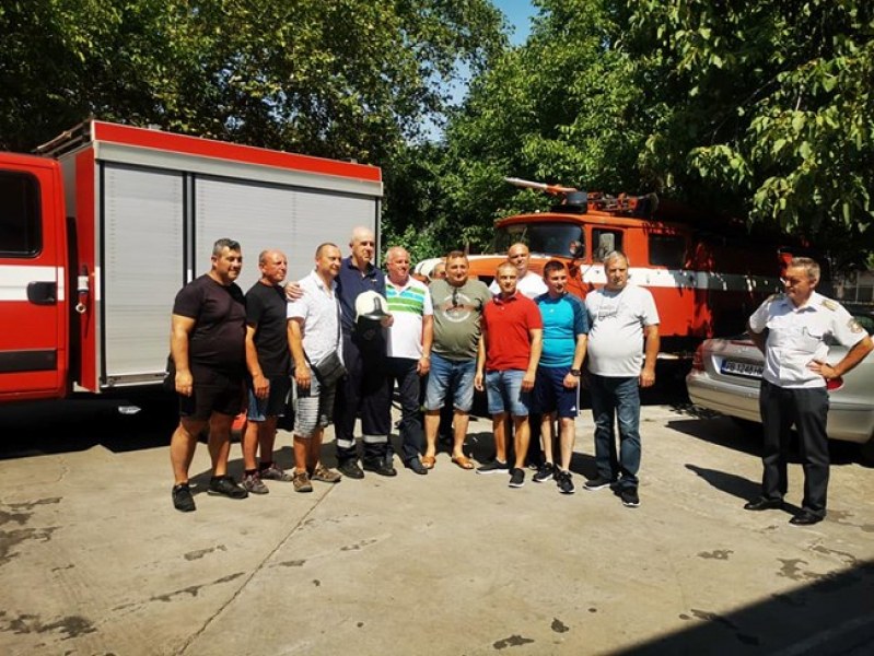 Изпратиха в пенсия уважаван пожарникар в Асеновград след 38 години служба