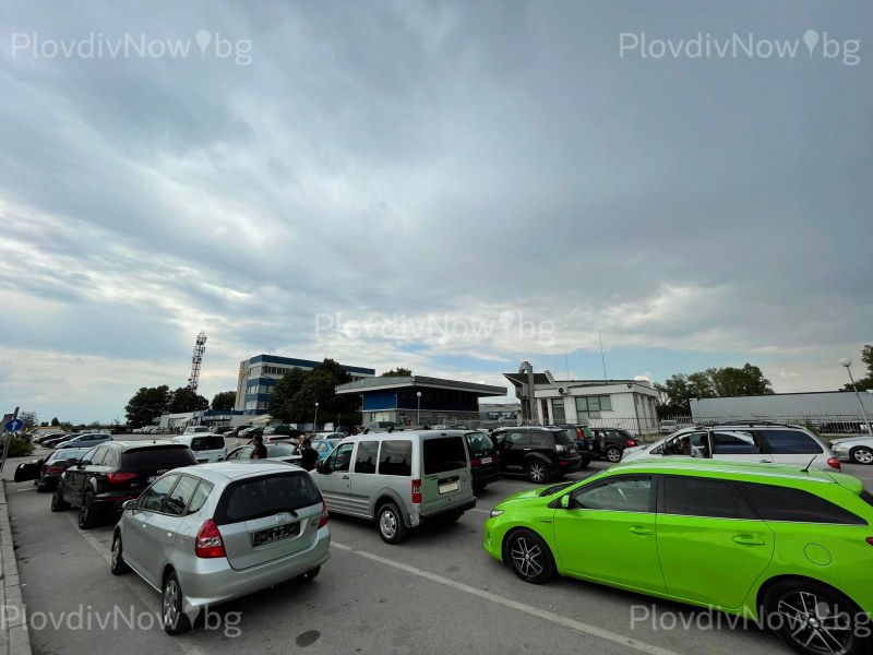 Опашки пред КАТ в Пловдив заради срив в системата