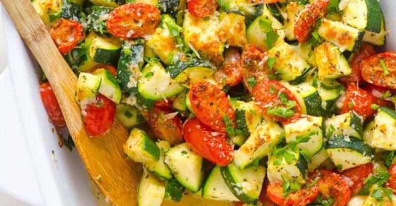 Тиквички с чери домати и пармезан - различна резепта, но много вкусна