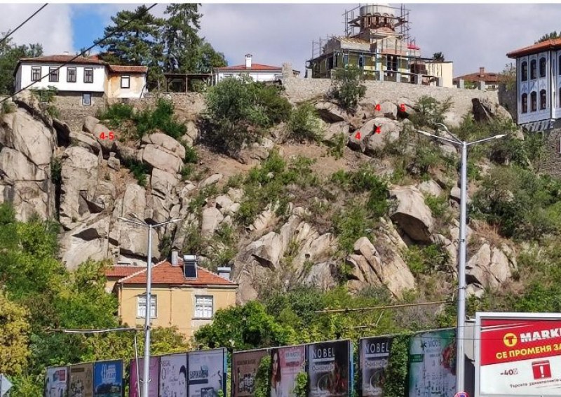 Скални блокове на Таксим тепе в Пловдив може да предизвикат трагичен инцидент