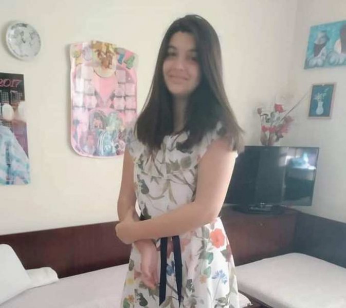 Да помогнем! 15-годишно момиче има нужда от скъпа операция