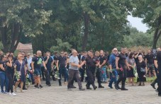 s-voi-politseiski-sireni-izpratiha-093.jpg