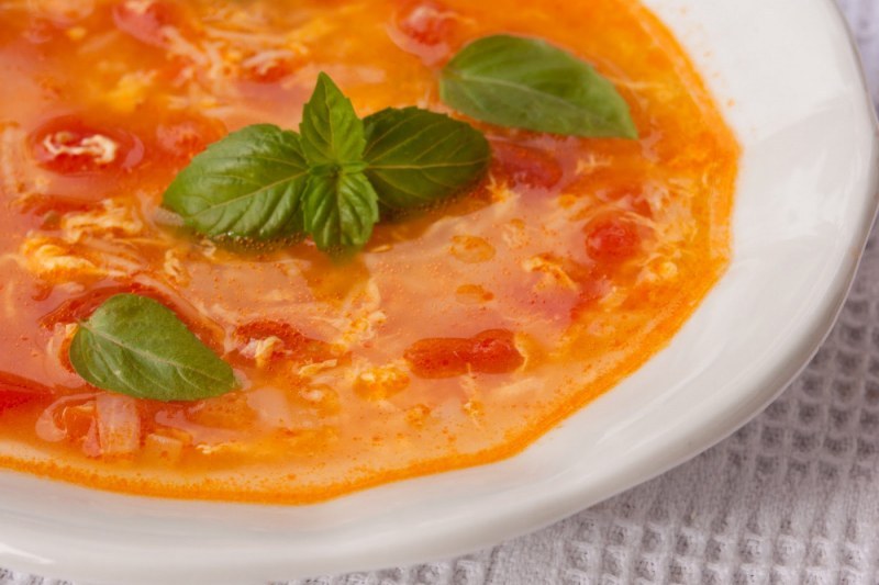 Лесна рецепта за доматена супа с яйце