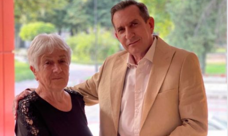 Баба Кръстанка дари 400 лв. за пенсионерския клуб в Стамболийски, събирала ги със съпруга си