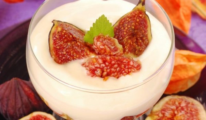Желиран десерт с ябълки и смокини - освежаващ и вкусен