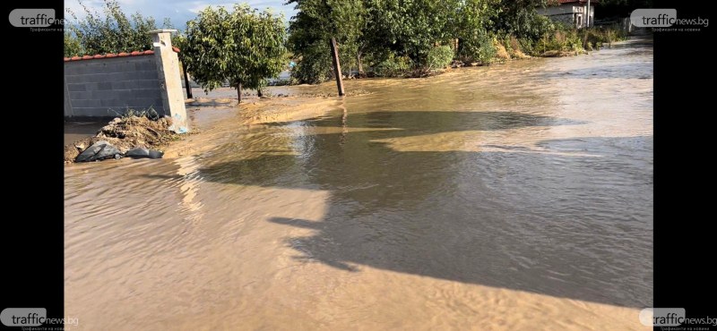 До два  метра вода в Трилистник, евакуацията продължава