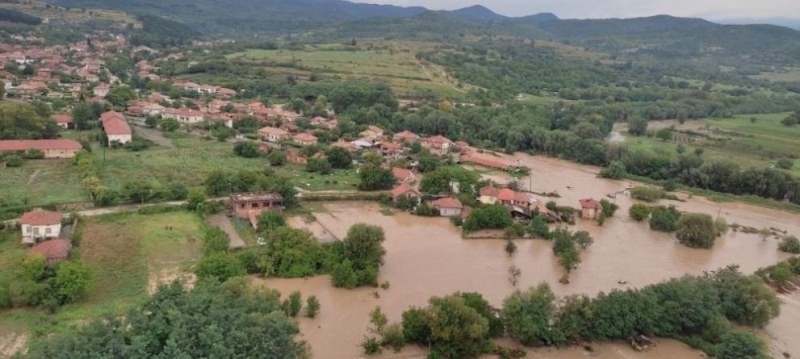 Каравелово без ток и вода, евакуираните пренощуваха в кметството