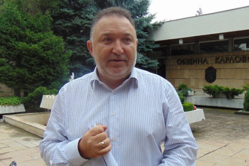 Кметът на Карлово прехвърли топката на Напоителни ситеми за непочистеното корито на Стряма