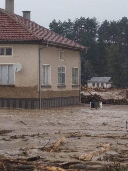 ВиК: До края на деня възстановяваме водоподаването в две от пострадалите села