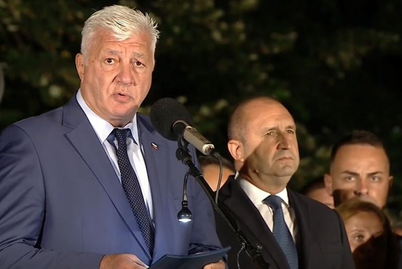 Кметът и президентът произнесоха речи пред паметника на Съединението
