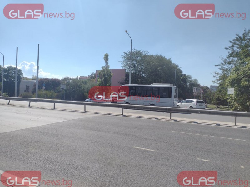 Кола и рейс се удариха в Пловдив, пострада и велосипедист