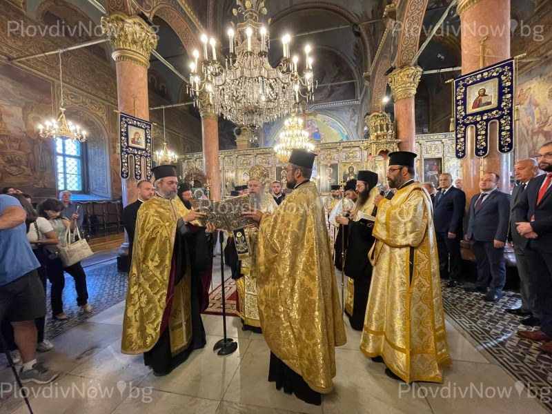 Митрополит Николай отслужи Благодарствен молебен за 137-годишнината от Съединението