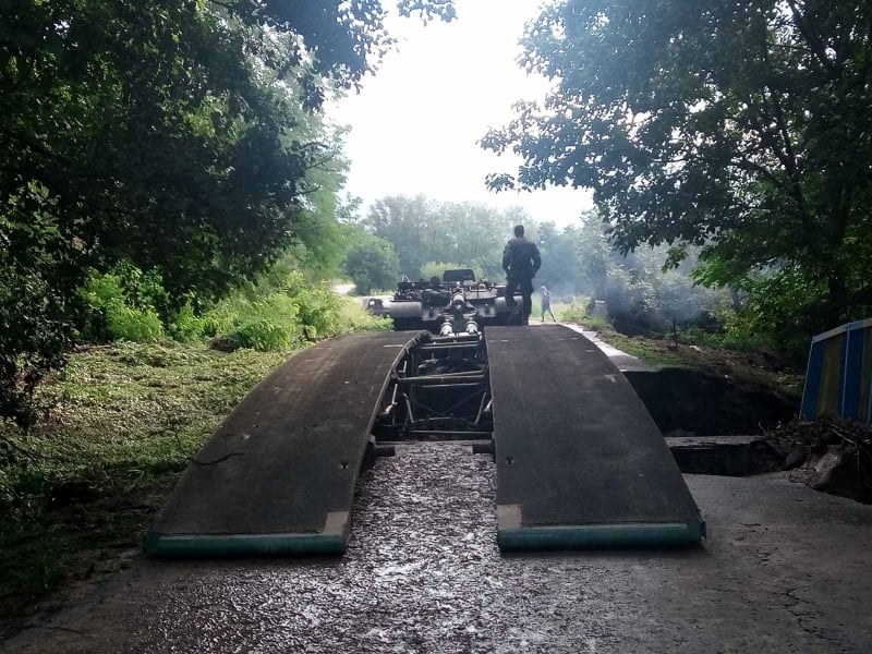 В деня на Съединението - стотици доброволци и военни помагат в Карловско