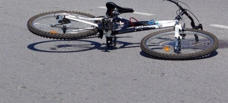 Шофьор без книжка удари велосипедист в Кючука и избяга