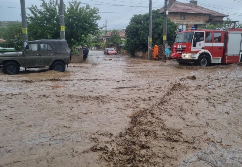 Водата в наводнените села в Карловско е негодна за пиене