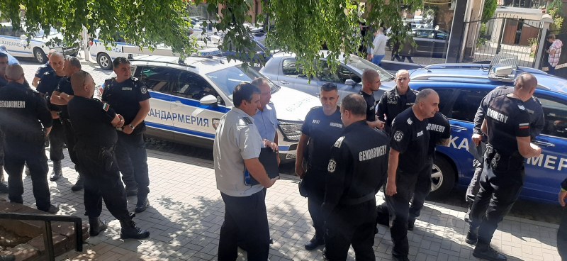 Жандармерията от днес е ангажирана с охрана на бедстващите села в Карловско