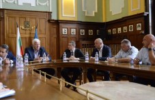 obshtinata-snabdiava-politseiski-koli-876.jpg