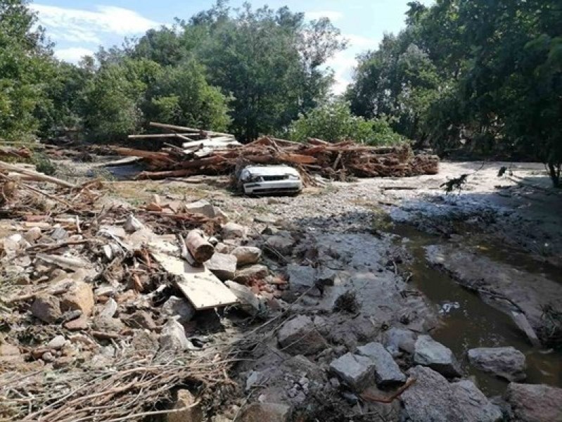 Осигуряват допълнително техника и 200 тона вода за бедстващите села
