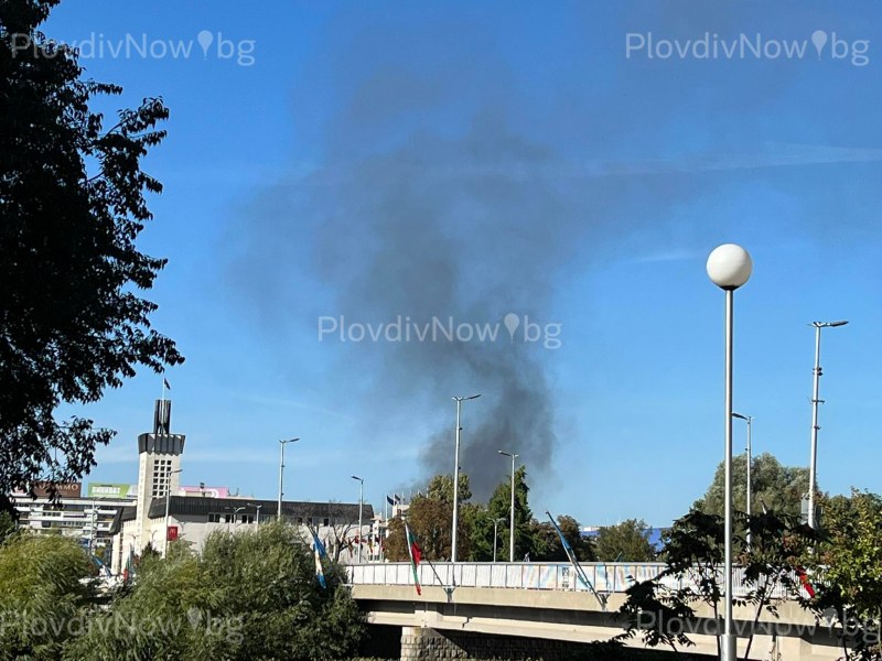 Пожар пламна в северната част на Пловдив