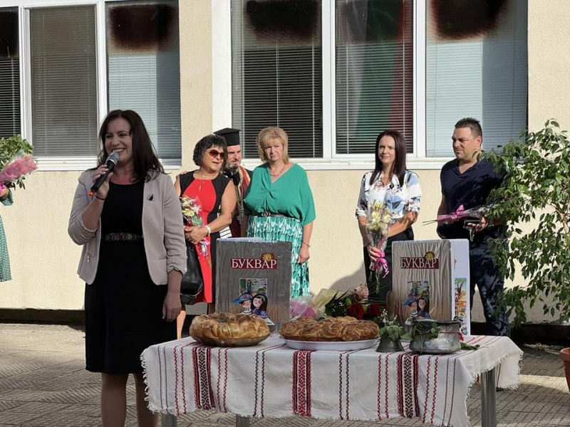 Кметът на Перущица: Благодаря на учителите за търпението и желанието, с които даряват знания