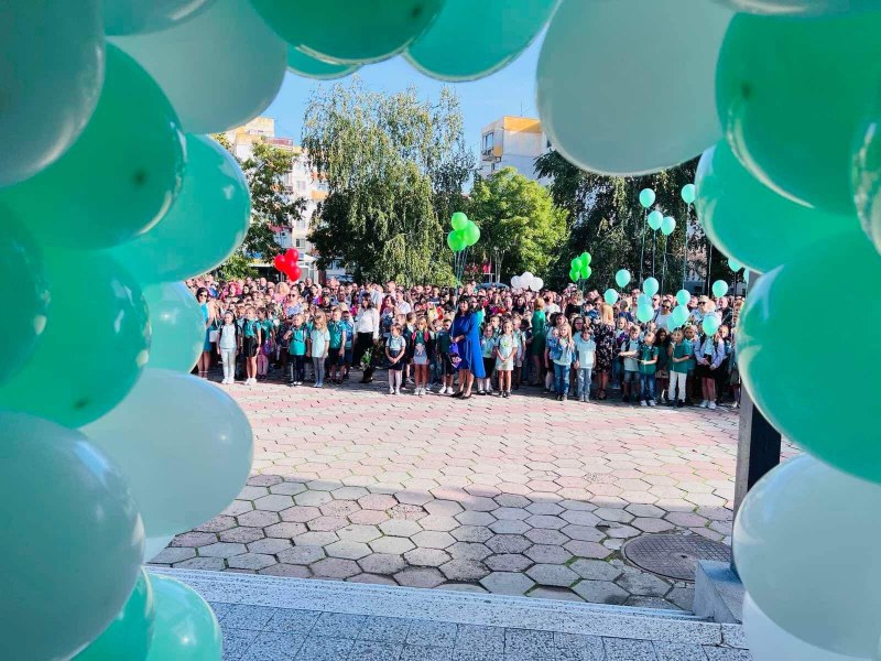 Кметът на “Тракия“ откри учебната година във всички училища в района